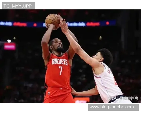 邓恩逼抢谢泼德引发争议裁判延迟哨声快船成功挑战判罚